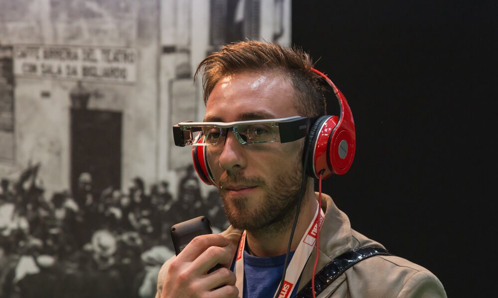 Augmented Reality (AR): Revolutionizing Retail through Immersive Experiences